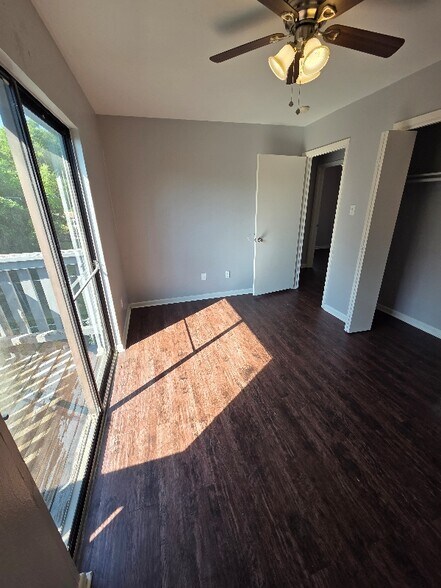 Building Photo - 406 Manuel Dr