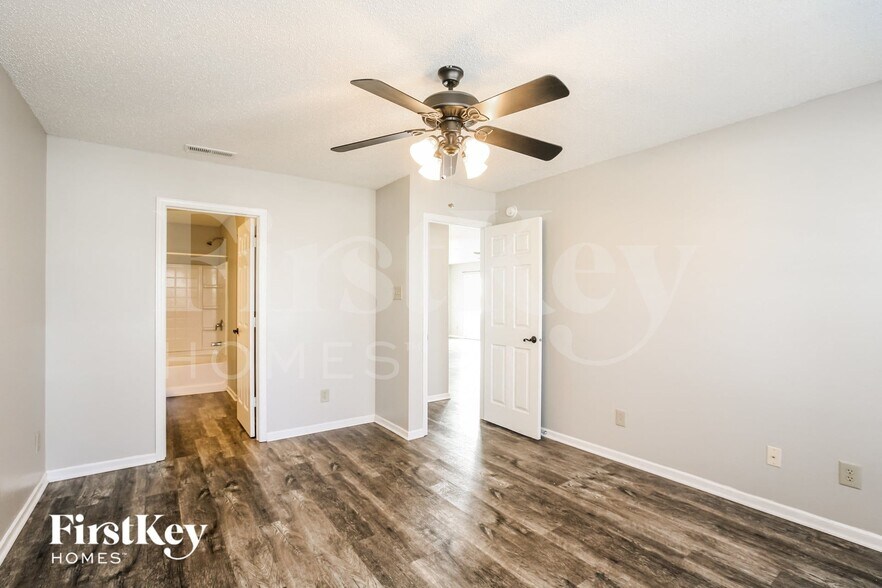 Building Photo - 12211 Lindley Dr