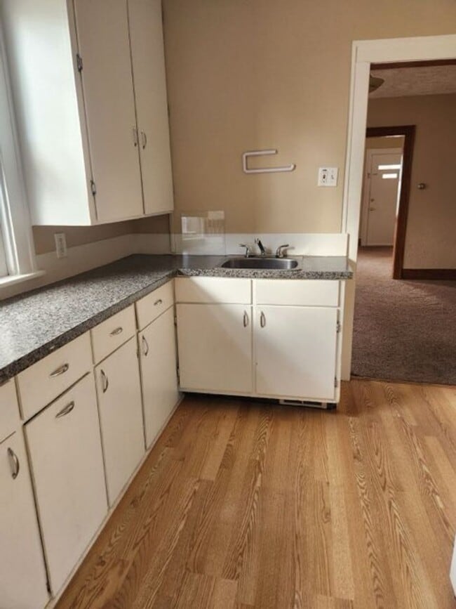 Building Photo - BELOW MARKET RENT!
