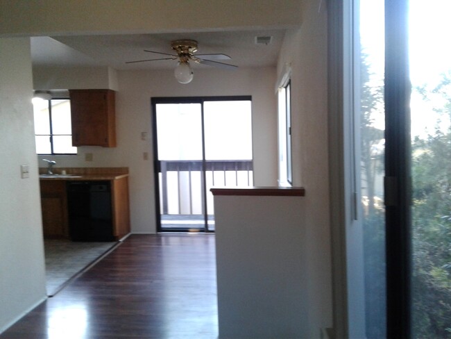 Dining Area/Rear Patio - 537 Piney Way