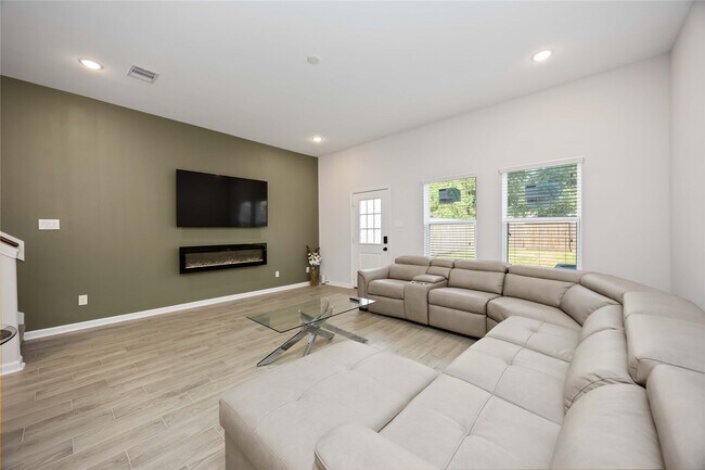 Building Photo - 5111 Firnat St