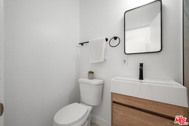 Building Photo - 6119 Goodland Ave