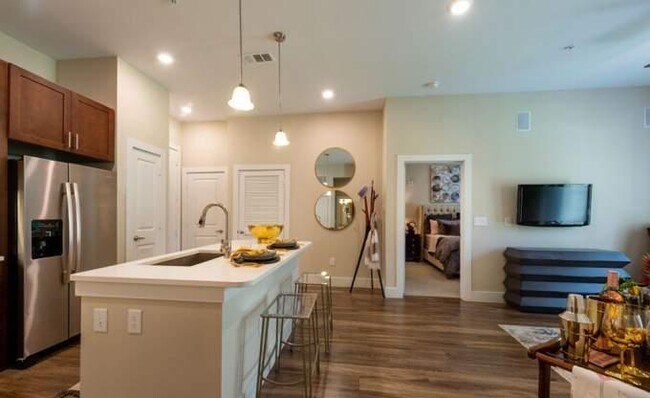 Building Photo - 2 bedroom in Houston TX 77009