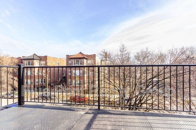 Building Photo - 7254 S Bennett Ave