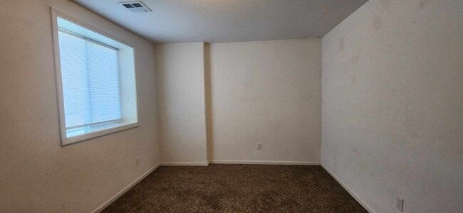 Building Photo - Spacious Town home for rent!