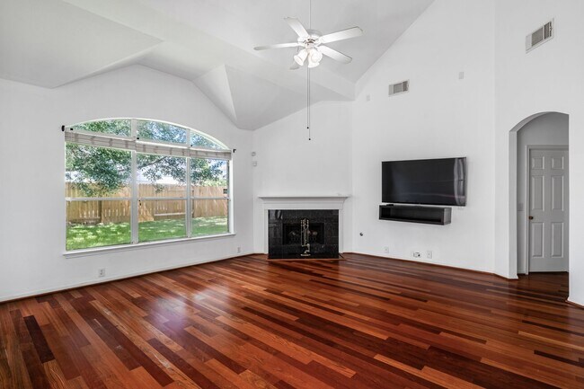 Building Photo - Gorgeous Pulte home in Sunrise Lakes
