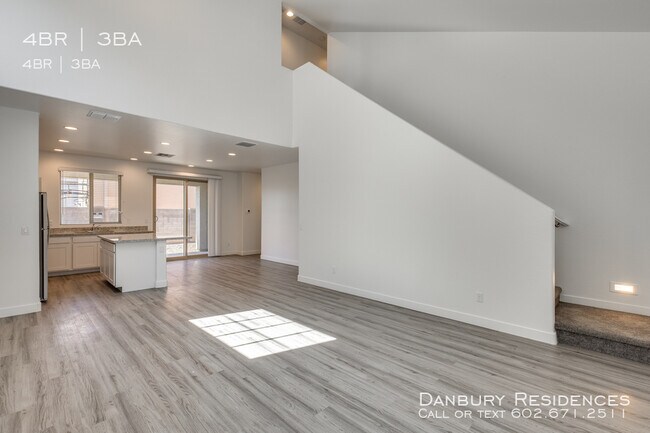 Building Photo - 2635 E Danbury Rd