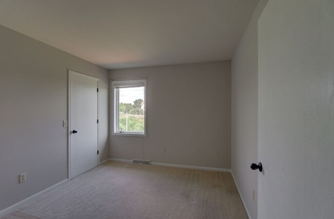 Building Photo - 2770 Sunflower Dr