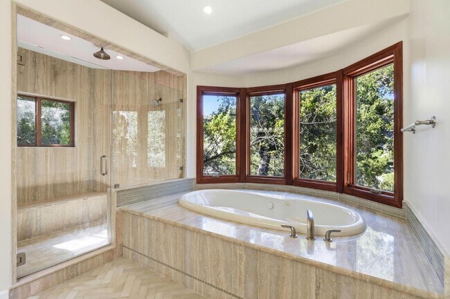 Building Photo - 3911 Pepper Tree Ct