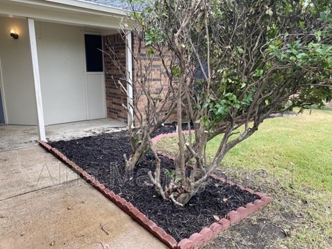 Building Photo - 6461 Whitehurst Dr