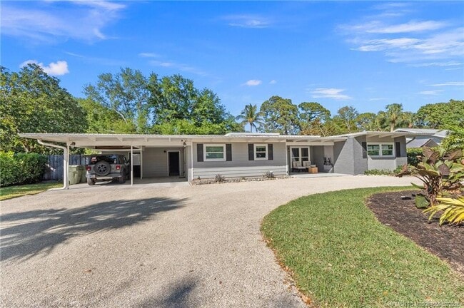 Building Photo - 530 S Manor Dr