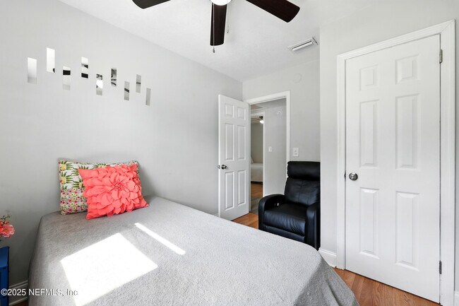 Building Photo - 355 Wildwood Ln