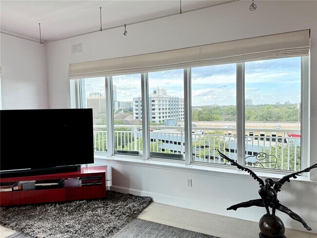 Building Photo - 100 S Eola Dr