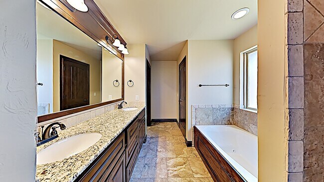 Building Photo - Luxury 4 Bedroom 2.5 Bathroom Home in Cobb...