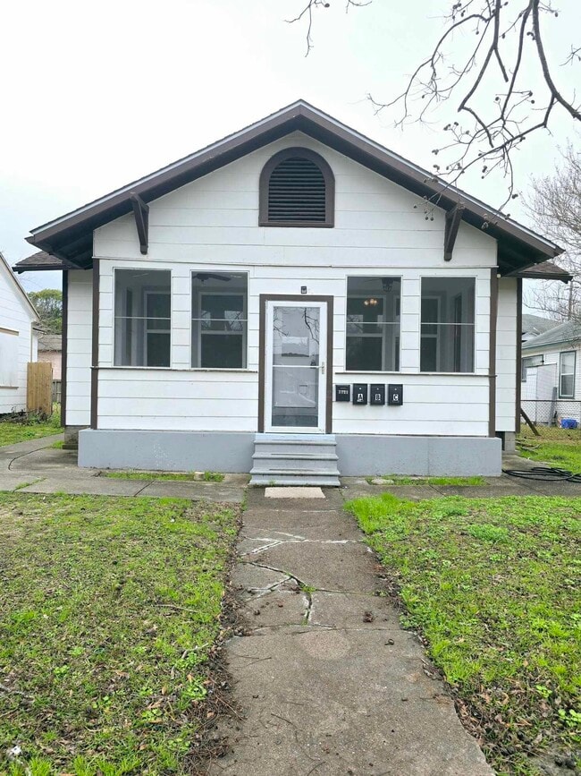 Building Photo - 3125 Illinois St