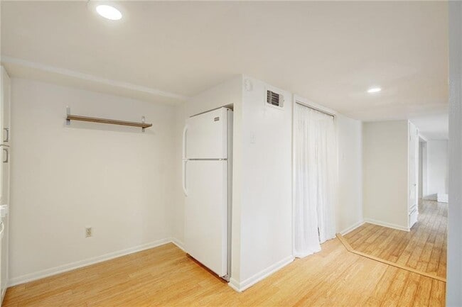 Building Photo - 108 W Croslin St