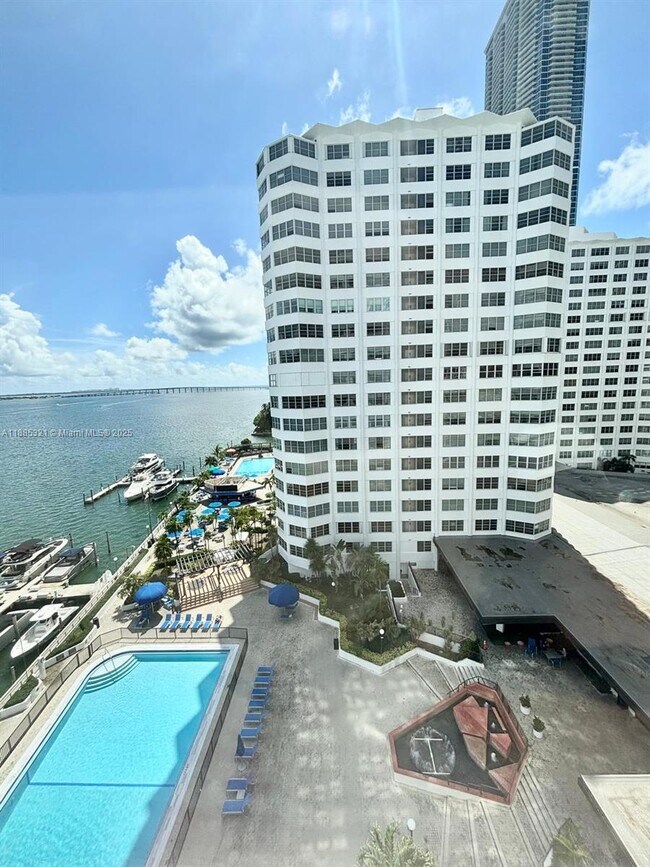 Building Photo - 801 Brickell Bay Dr