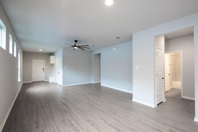 Building Photo - 208 Kellys Heroes Wy