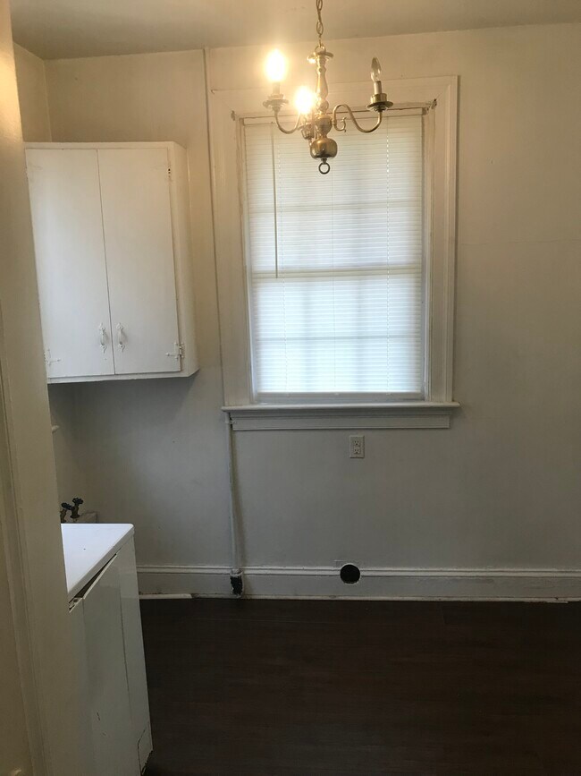 Building Photo - 1703 S Slocumb St