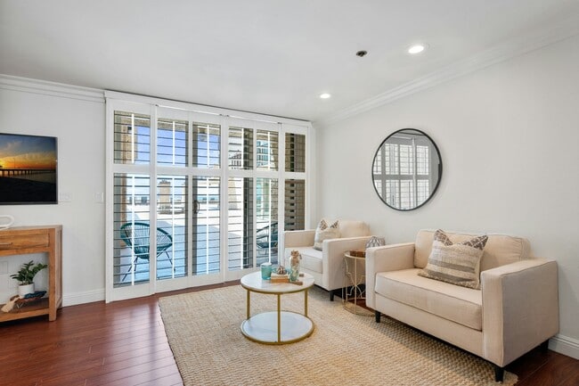 Building Photo - 555 Esplanade