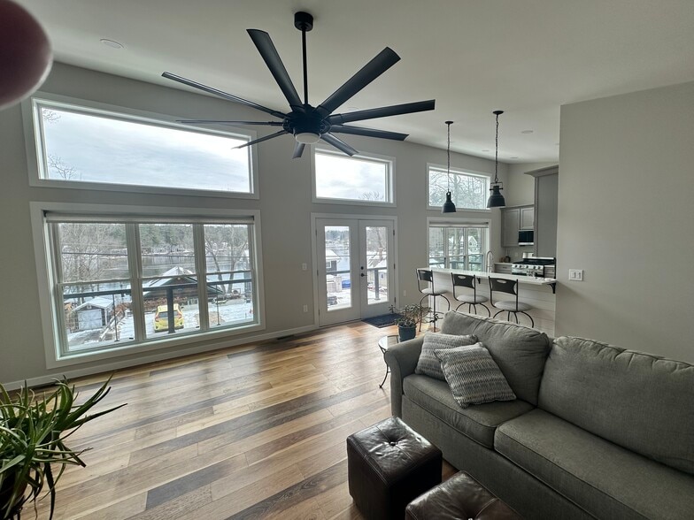 Building Photo - 43 1st St