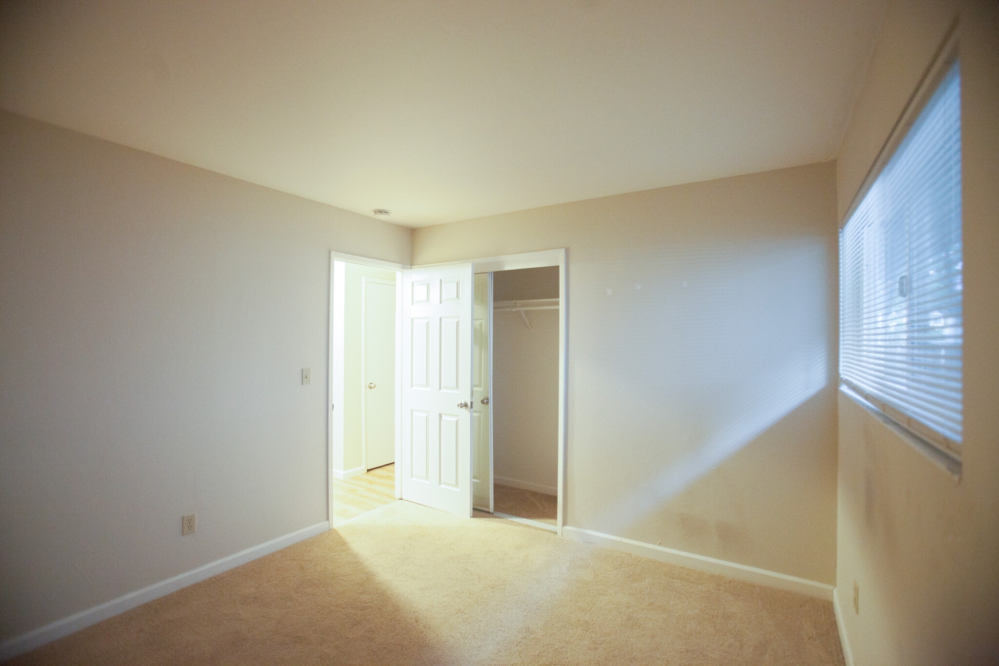 Building Photo - 621 Grand Fir Ave