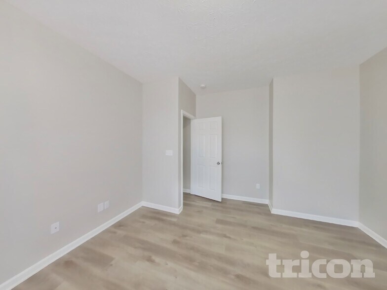 Building Photo - 4714 Angelica Dr