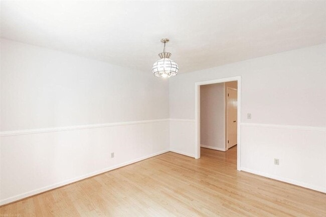 Building Photo - 601 Broce Dr