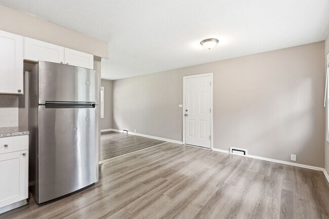 Building Photo - Don't Miss Out on This Charming 3 Bed, 1 Bath Home in South Kansas City!