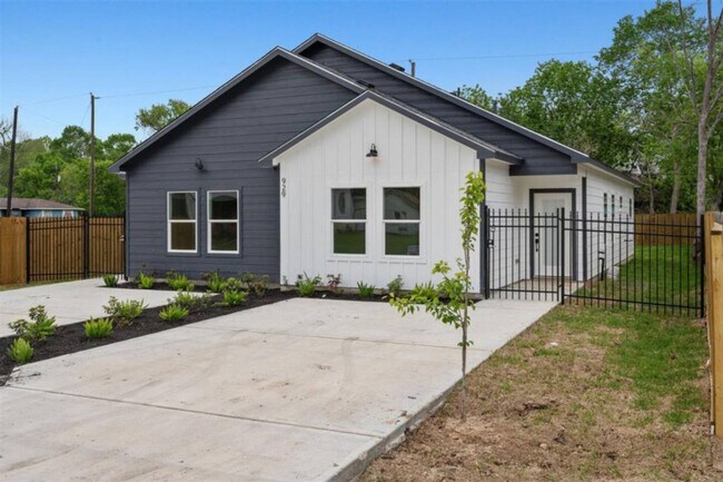 Building Photo - 929 Marjorie St