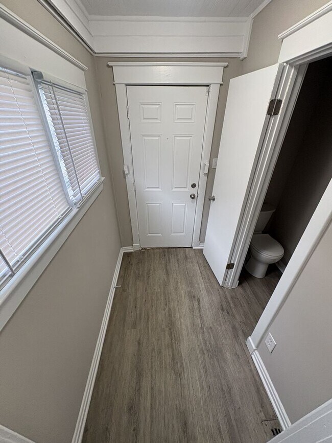 Building Photo - 1018 N Tuxedo St