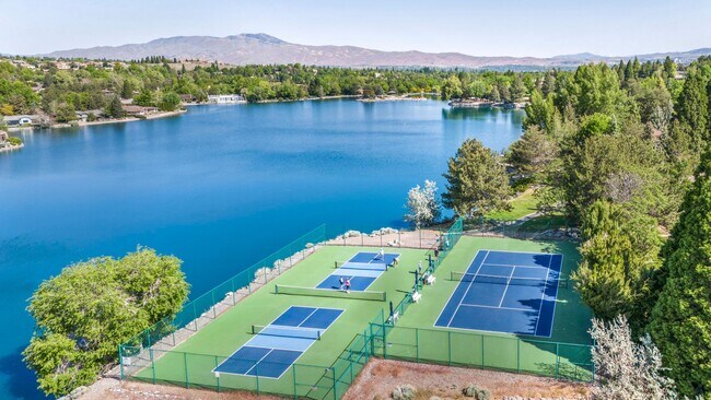 Building Photo - LAKEFRONT LUXURY ON LAKE STANLEY | FULLY FURNISHED + UTILITIES INCLUDED IN GUARDED LAKERIDGE SHORES