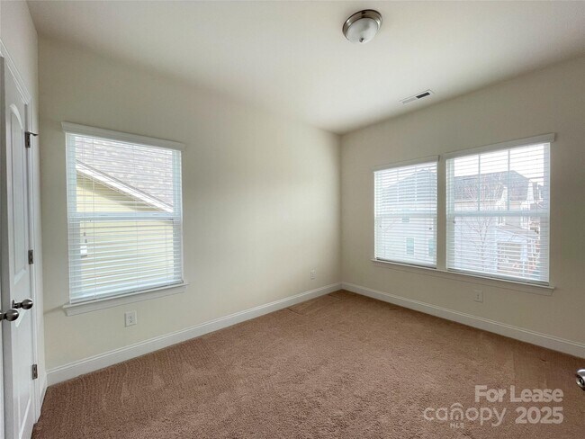 Building Photo - 4008 Fallondale Rd