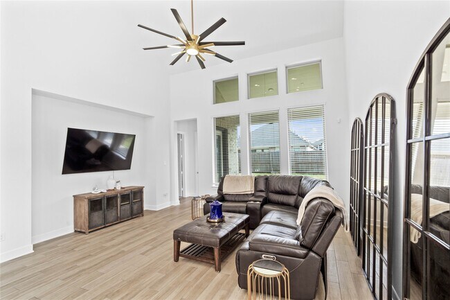 Building Photo - 31411 Weathered Cabin Ct