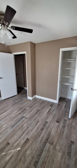 Building Photo - 404 E 3rd Dr S