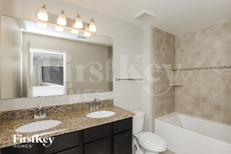 Building Photo - 2124 Paoli Dr NE