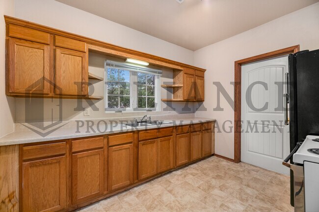 Building Photo - 1405 S Ida St