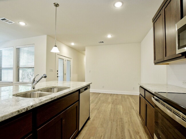 Building Photo - "Elegant 3-Bedroom Condo in Georgetown wit...
