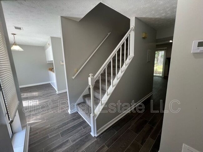 Building Photo - 803 Heritage Oaks Dr