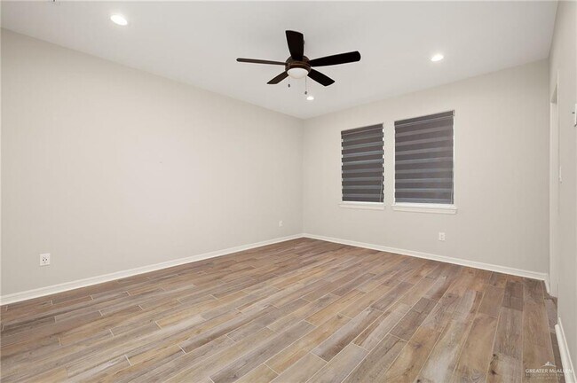 Building Photo - 1403 E Sonador Dr S