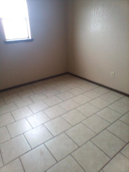 Building Photo - 902 Cynthia St