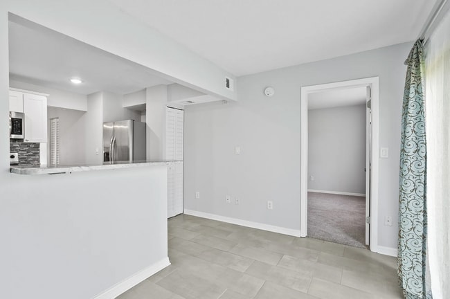 Building Photo - 2 Bed 2 Bath Condo for Rent in 55+ Peaceful Community!