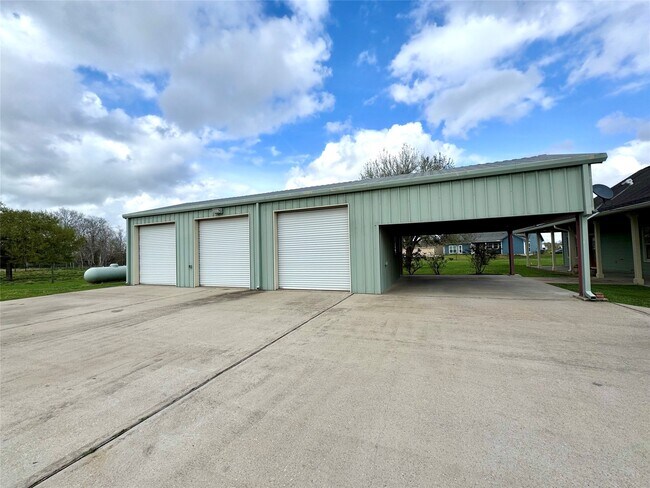 Building Photo - 4212 County Rd 182