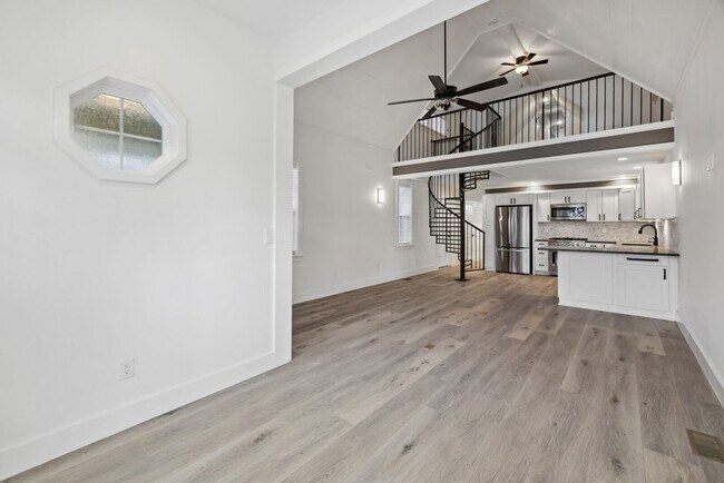 Building Photo - Charming Renovated 1900s Home with Modern Flair – Nashville, TN 37210 FOR LEASE