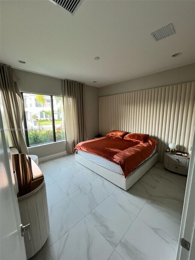 Building Photo - 8533 Ganton Dr