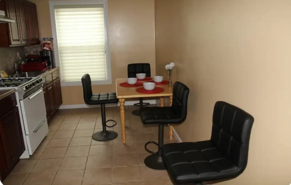 Building Photo - 189 Newport Rd