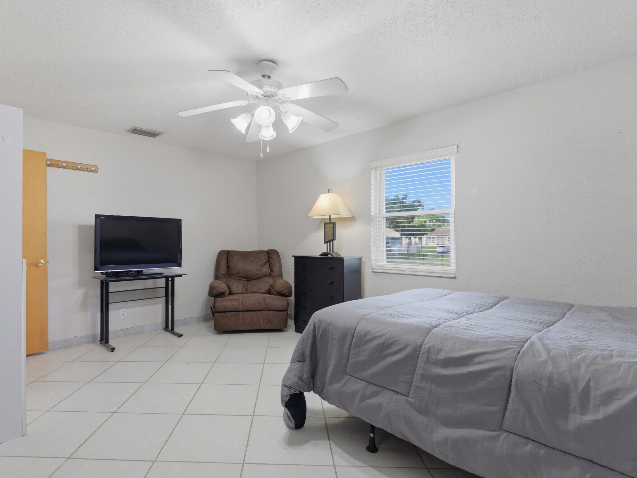 Building Photo - 6611 Venetian Dr