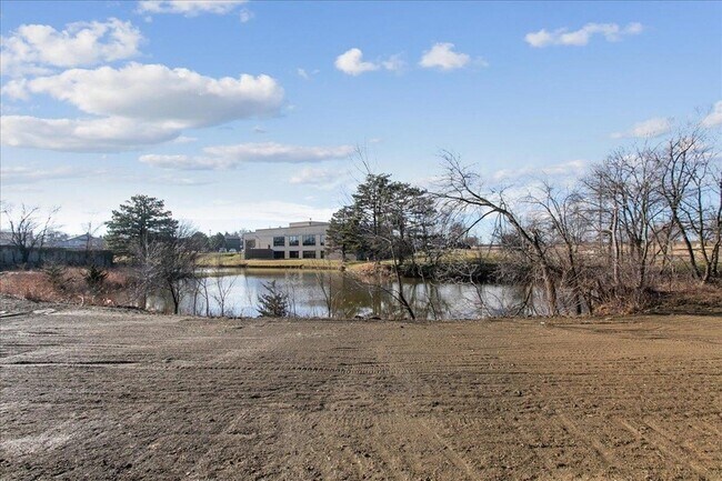 Building Photo - 2905 S Bunker Hl Dr
