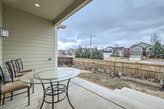 Building Photo - 4 Bed/4Bath Ranch-style home in the sought-after Meadow Mountain Villas community of southwest Lo...