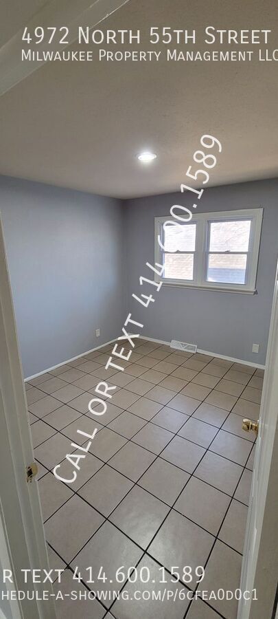 Building Photo - Spacious 3 bedroom unit with an extra half...